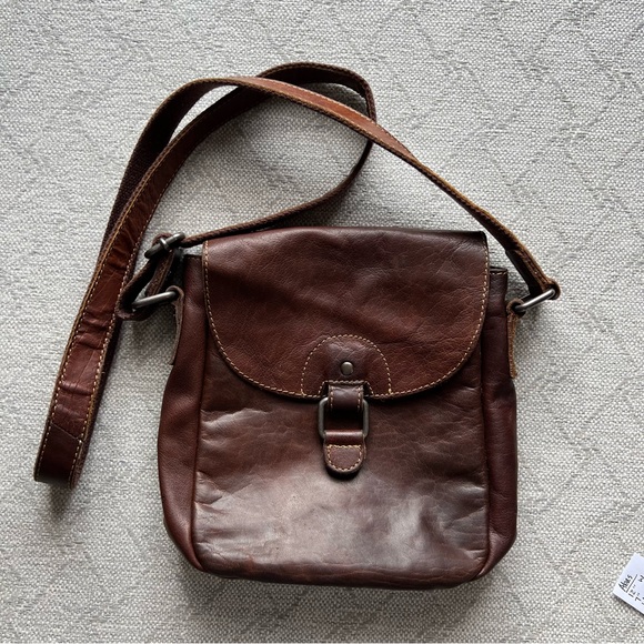 Jack Georges Voyager Horseshoe Crossbody Bag - Picture 1 of 14